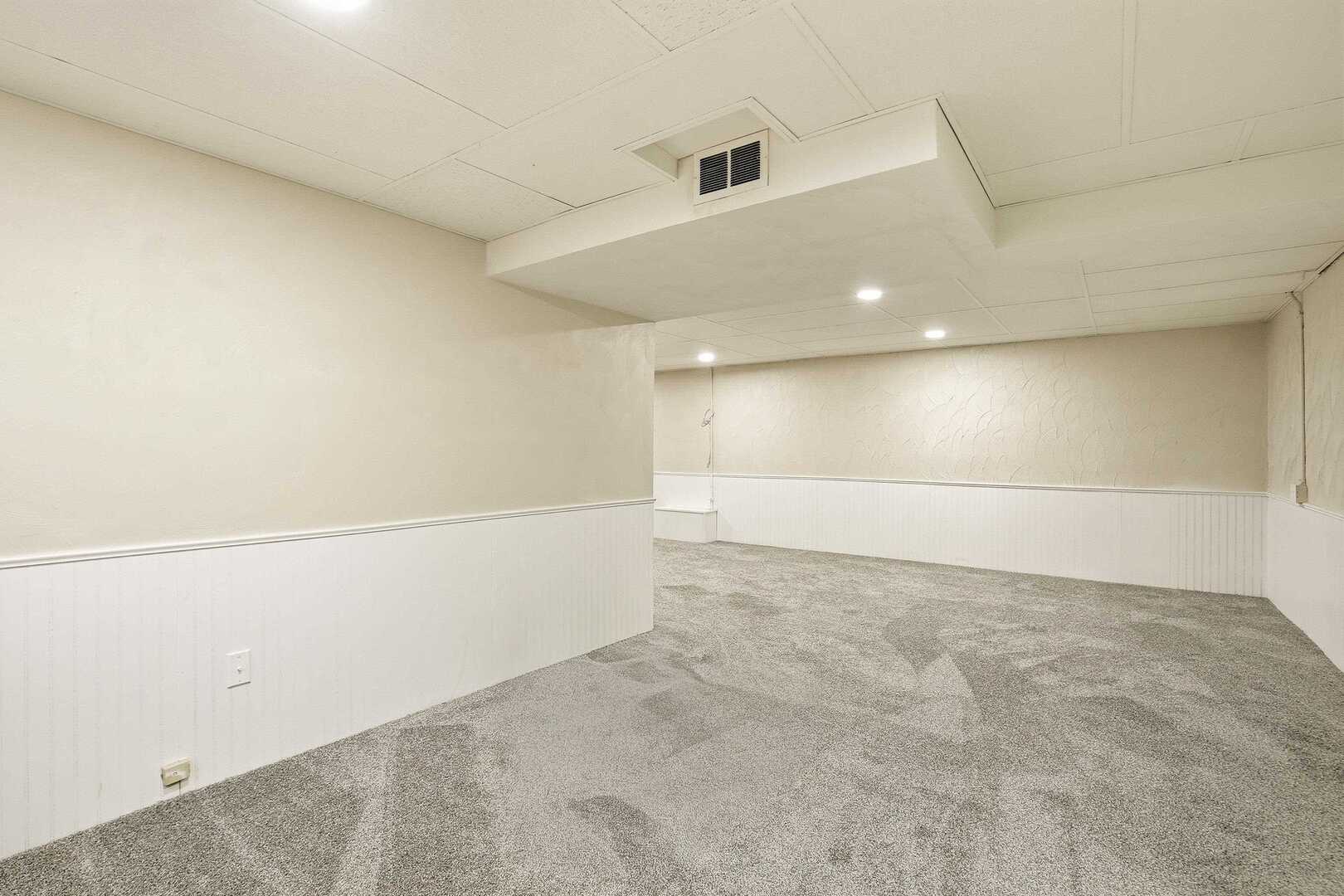 1135 6th Street West Milan, IL 61264 - Photo 27 of 36 a view of an empty room