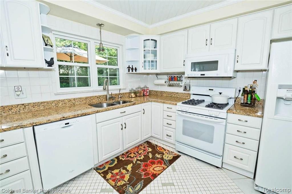 2168 Somerset Road Bloomfield Hills, MI 48302 - Photo 7 of 16