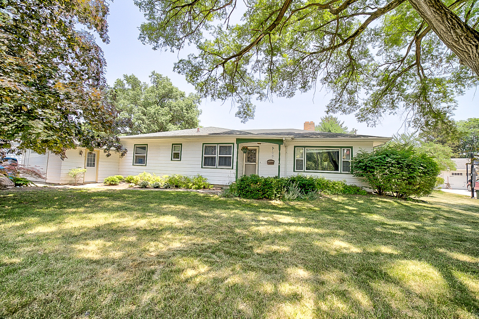 902 South 5th Street Watseka, IL 60970 - Photo 1 of 19 a front view of a house with a yard