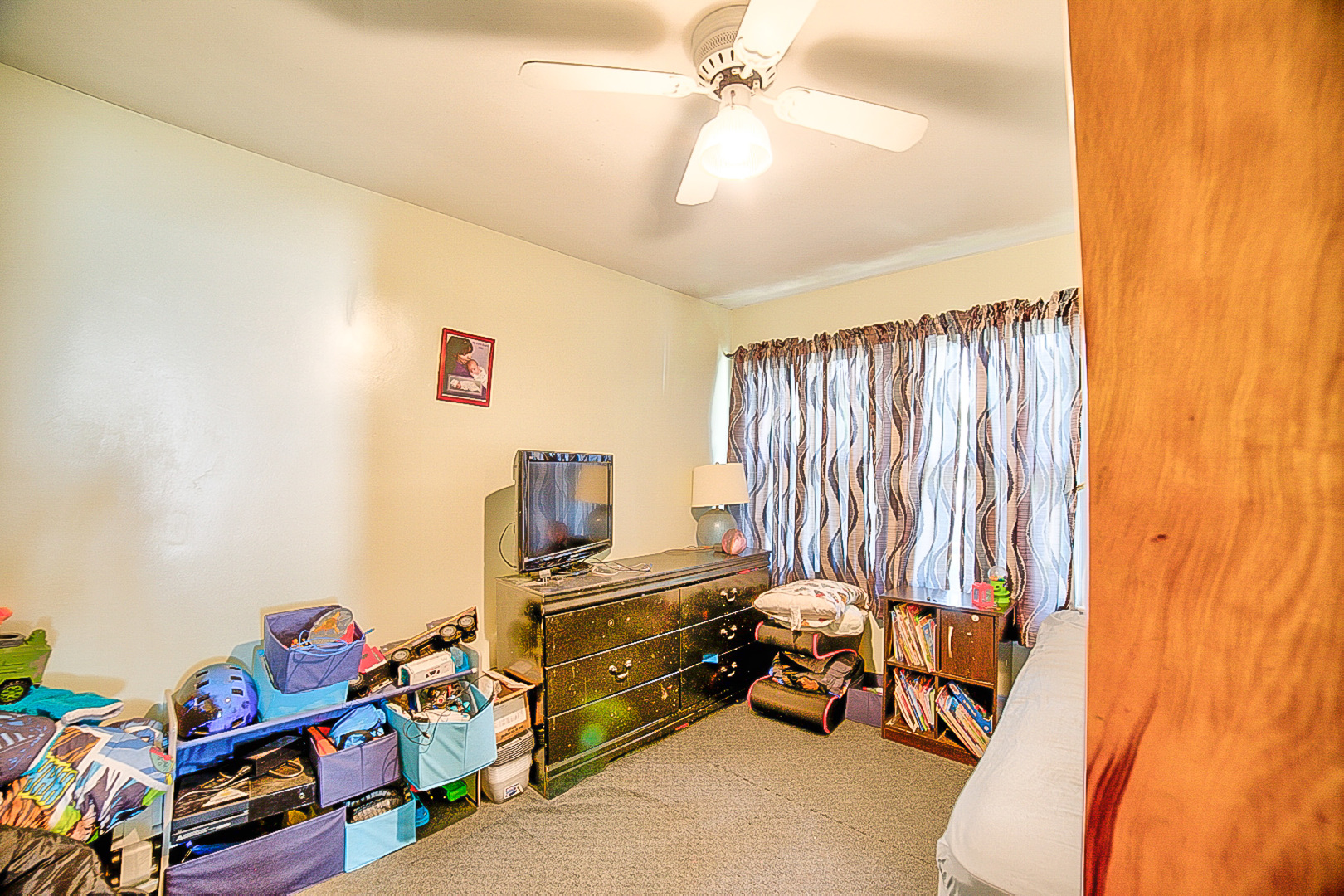 902 South 5th Street Watseka, IL 60970 - Photo 18 of 19 a room with furniture and a chandelier fan