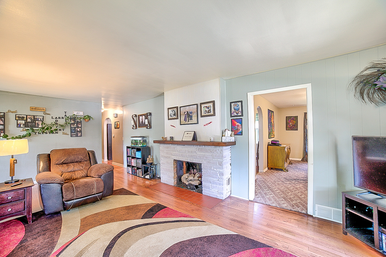 902 South 5th Street Watseka, IL 60970 - Photo 8 of 19 a living room with furniture and a fireplace