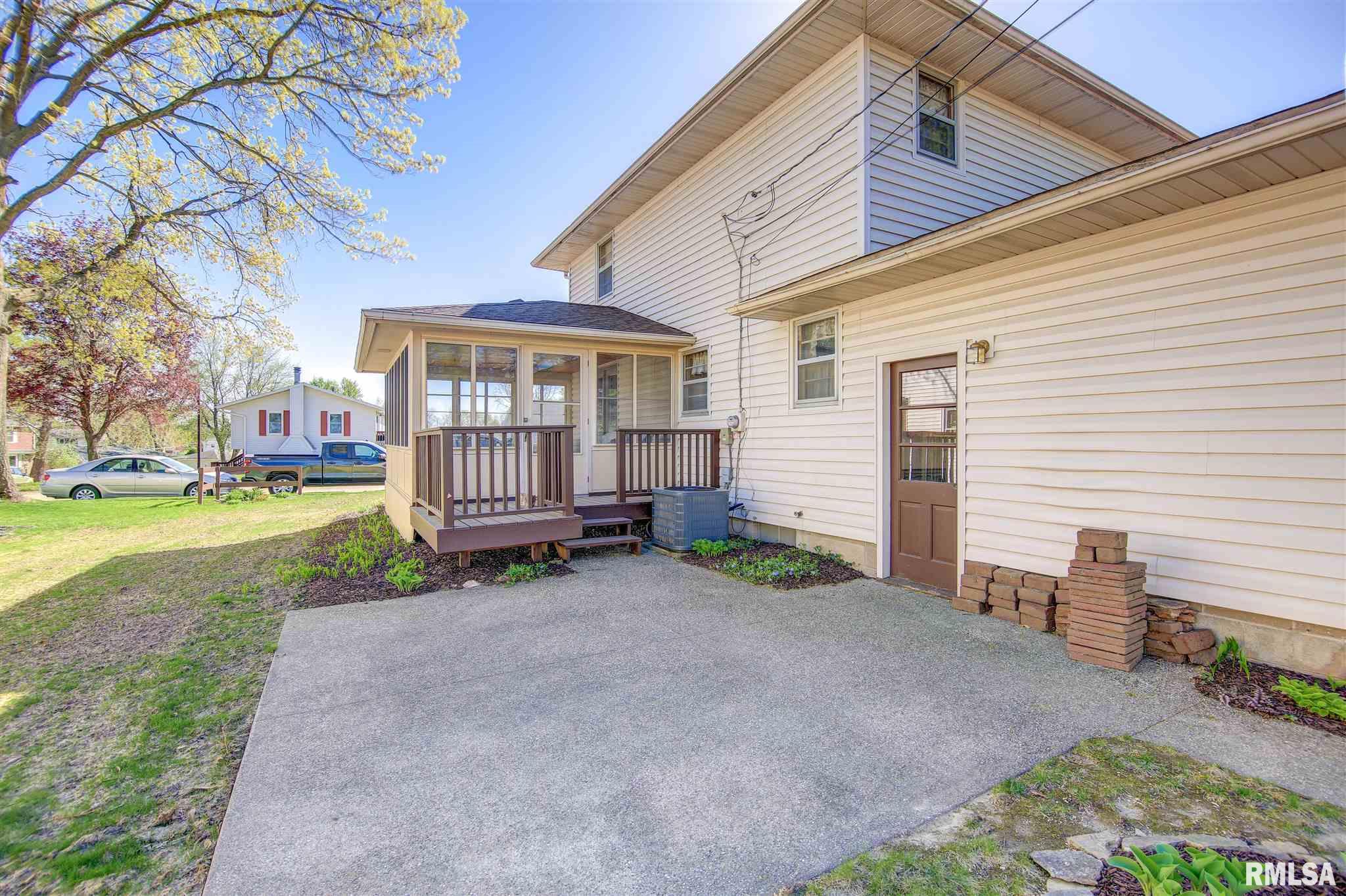 704 Schick Road Clinton, IA 52732 - Photo 4 of 20 Gallery Image 4