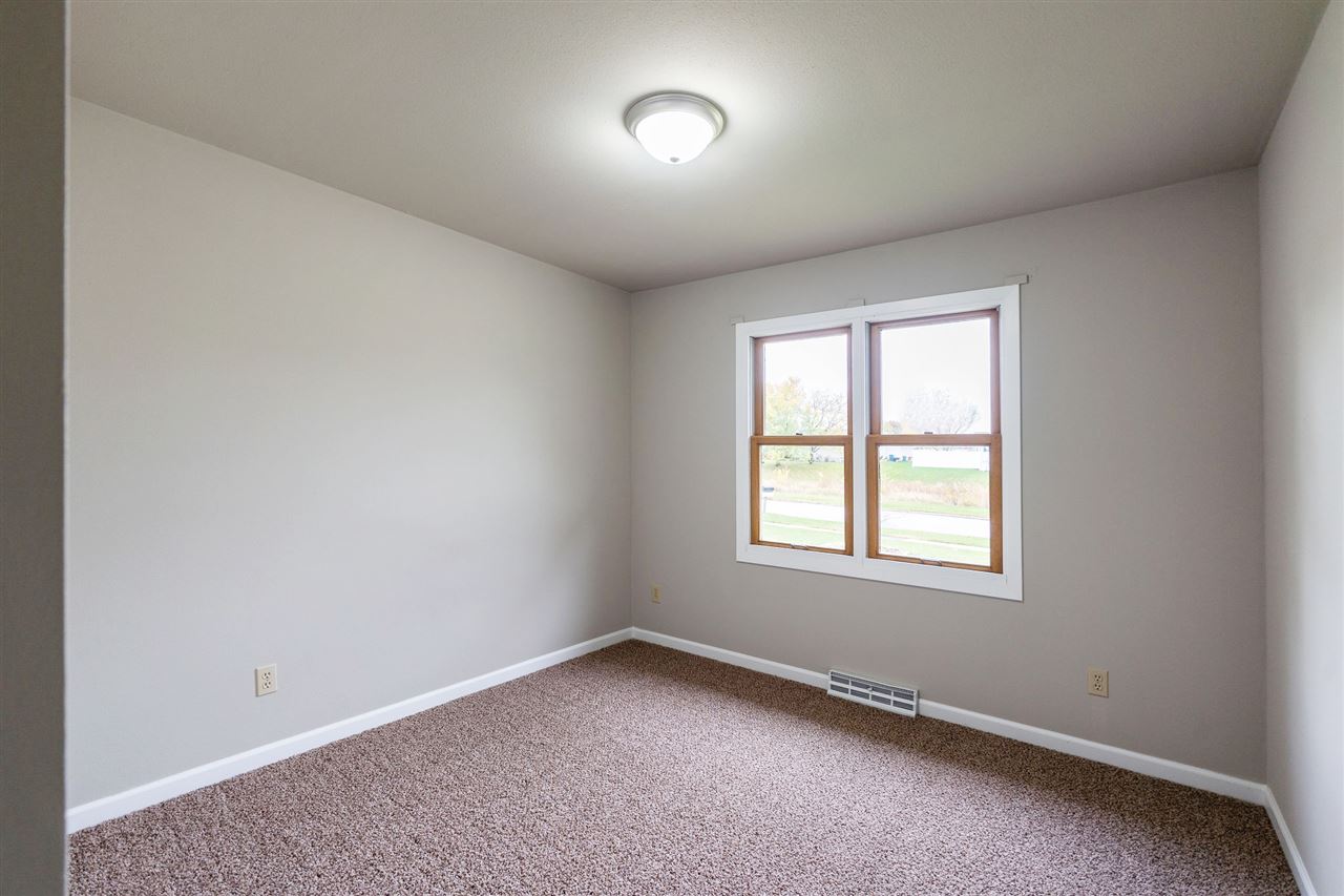 5727 Cimmarron Lane Waterloo, IA 50701 - Photo 11 of 27 Gallery Image 11
