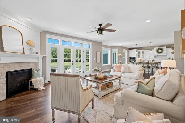 a en suite bathroom with double vanity and a mirror