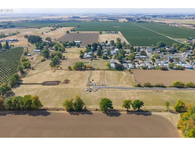 an aerial view of residential building and lake