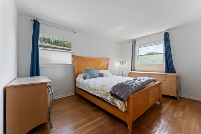 $327,000 | 381 North 4th Avenue, Unit B, Des Plaines, IL 60016