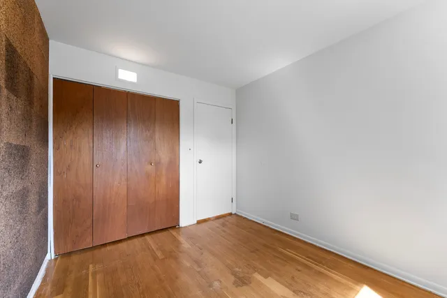 $327,000 | 381 North 4th Avenue, Unit B, Des Plaines, IL 60016