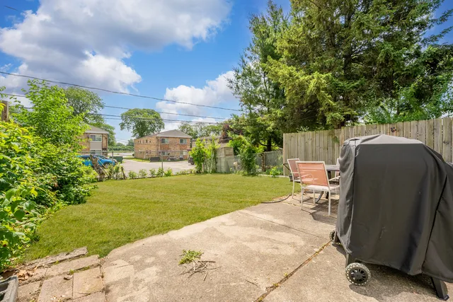 $327,000 | 381 North 4th Avenue, Unit B, Des Plaines, IL 60016