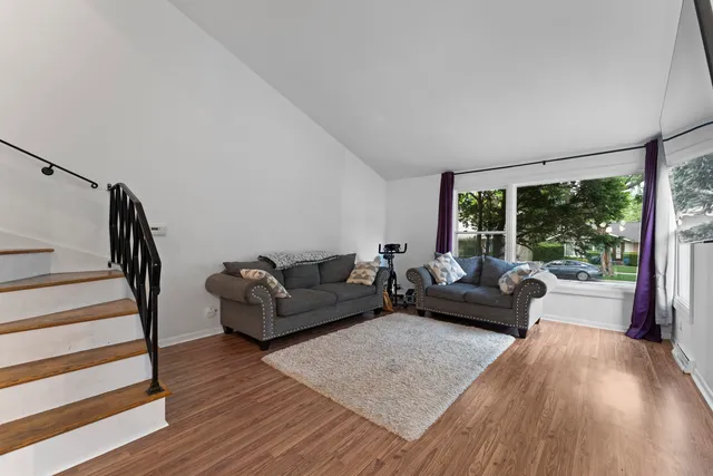 $327,000 | 381 North 4th Avenue, Unit B, Des Plaines, IL 60016