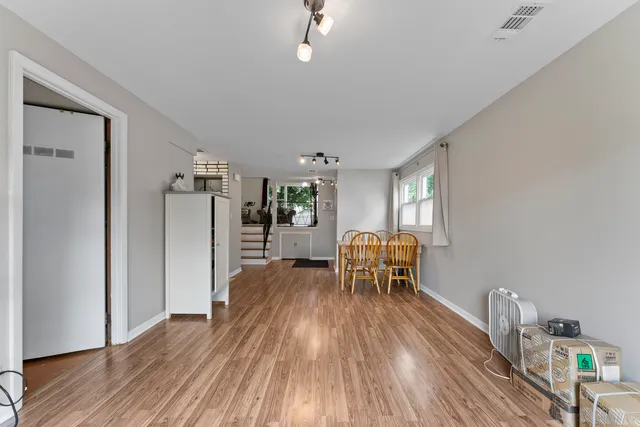 $327,000 | 381 North 4th Avenue, Unit B, Des Plaines, IL 60016