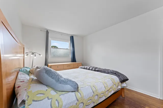 $327,000 | 381 North 4th Avenue, Unit B, Des Plaines, IL 60016