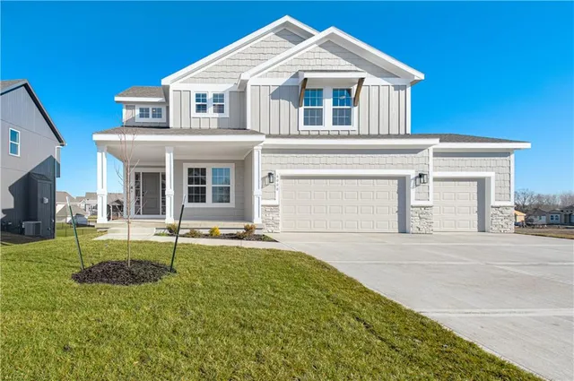 $499,900 | 6000 Northeast 118th Street, Kansas City, MO 64156