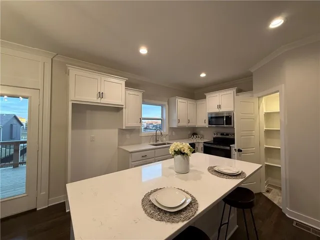 $499,900 | 6000 Northeast 118th Street, Kansas City, MO 64156