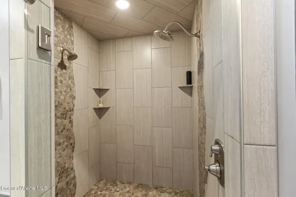 $1,950,000 | 18059 North Advent Lane, Post Falls, ID 83854