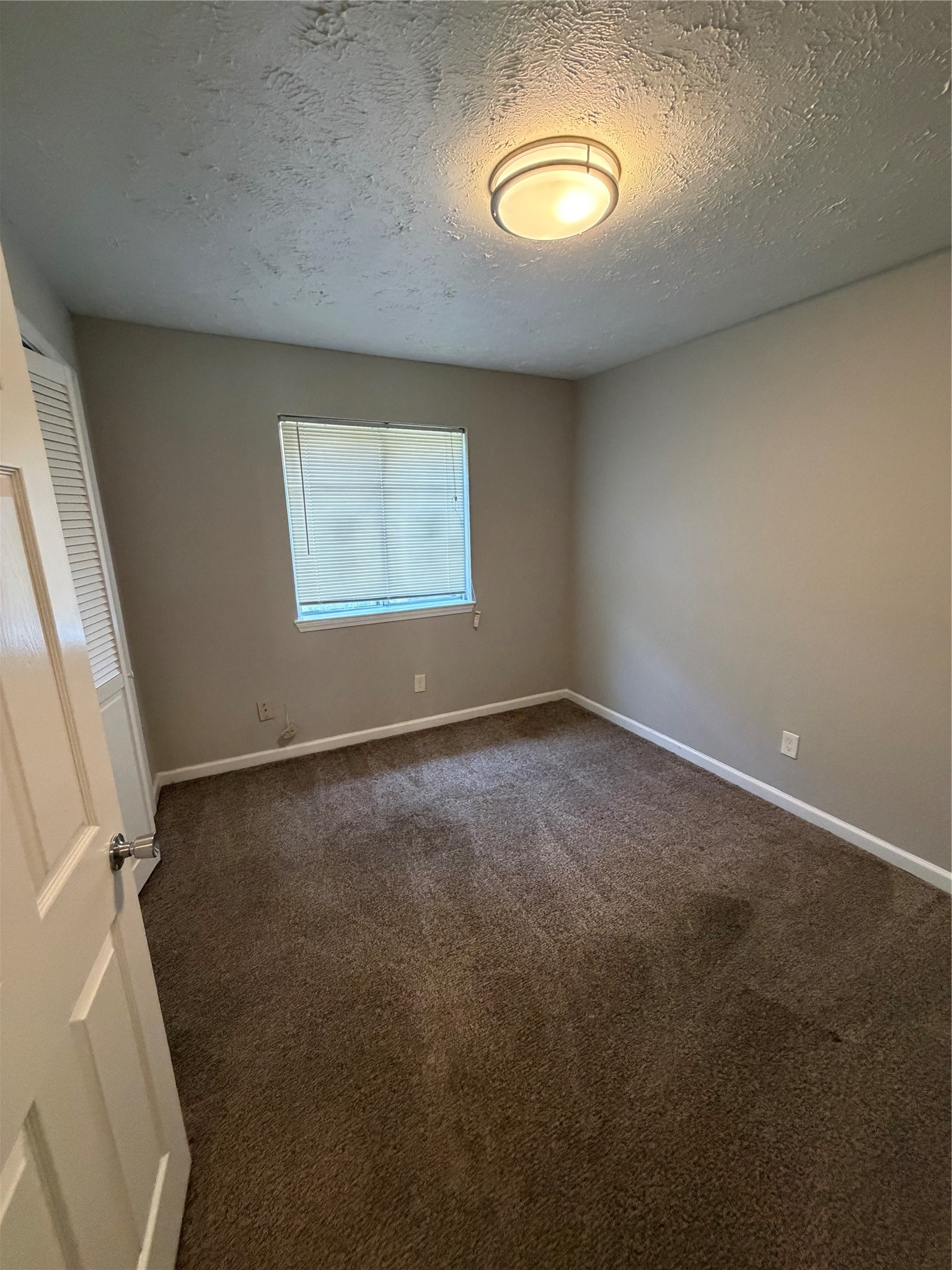8662 Pearl Point Street Houston, TX 77044 - Photo 18 of 28 an empty room with a window