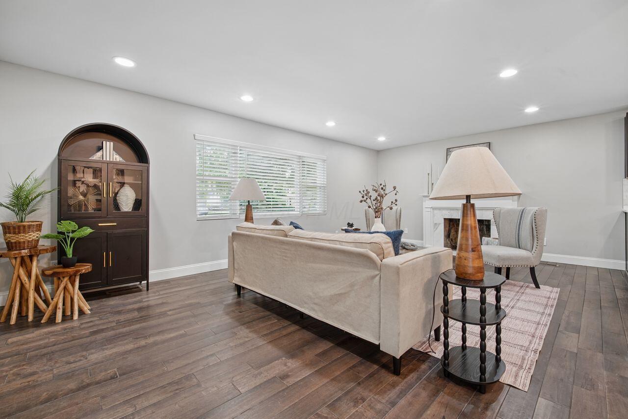1430 Ashdowne Road Upper Arlington, OH 43221 - Photo 10 of 51 What a lovely space.