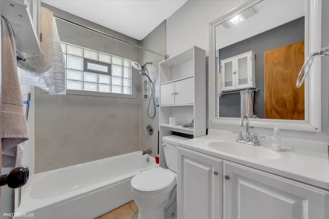 $329,900 | 1210 Mohawk Drive, Elgin, IL 60120