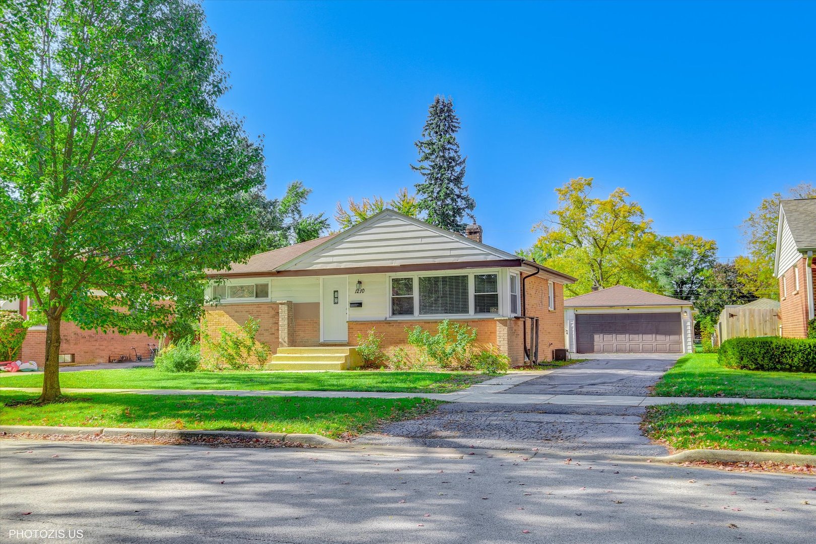 1210 Mohawk Drive Elgin, IL 60120 - Photo 2 of 36