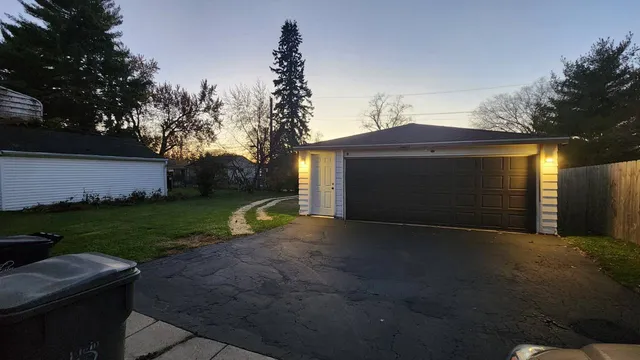$329,900 | 1210 Mohawk Drive, Elgin, IL 60120