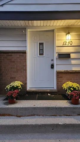 $329,900 | 1210 Mohawk Drive, Elgin, IL 60120