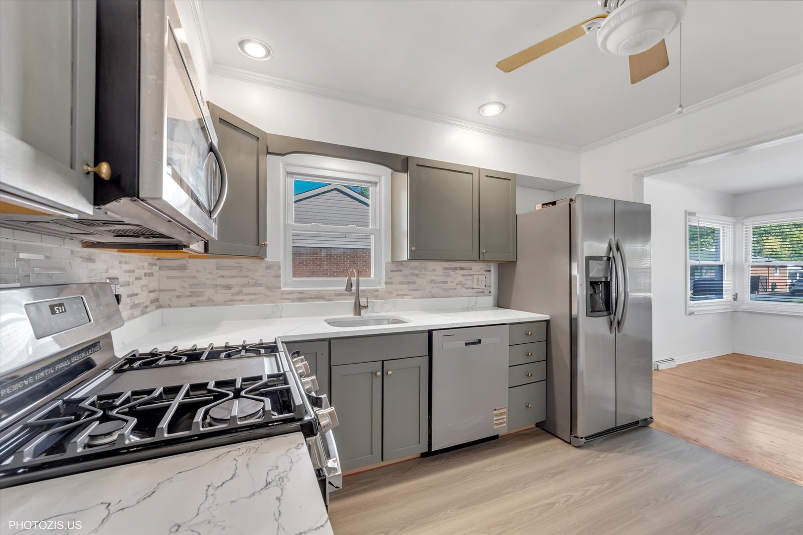 1210 Mohawk Drive Elgin, IL 60120 - Photo 9 of 36