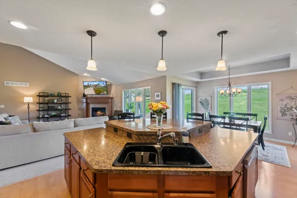 $675,000 | N86-w27678 Meadowview Court, Hartland, WI 53029