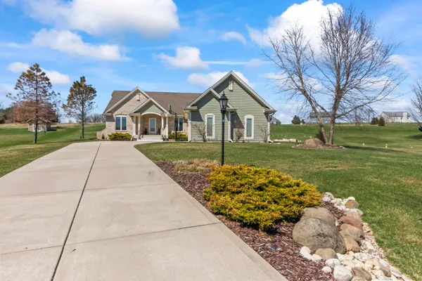 $675,000 | N86-w27678 Meadowview Court, Hartland, WI 53029