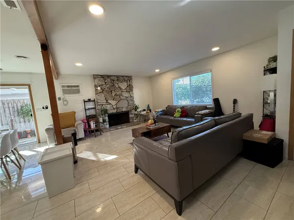 $3,300 | 7672 Amazon Drive, Unit 1, Huntington Beach, CA 92647