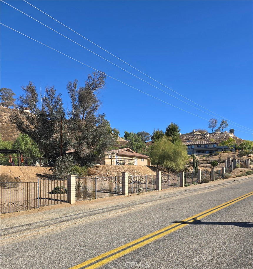 28706002 Multiview Perris, CA 92570 - Photo 2 of 9 a view of a city