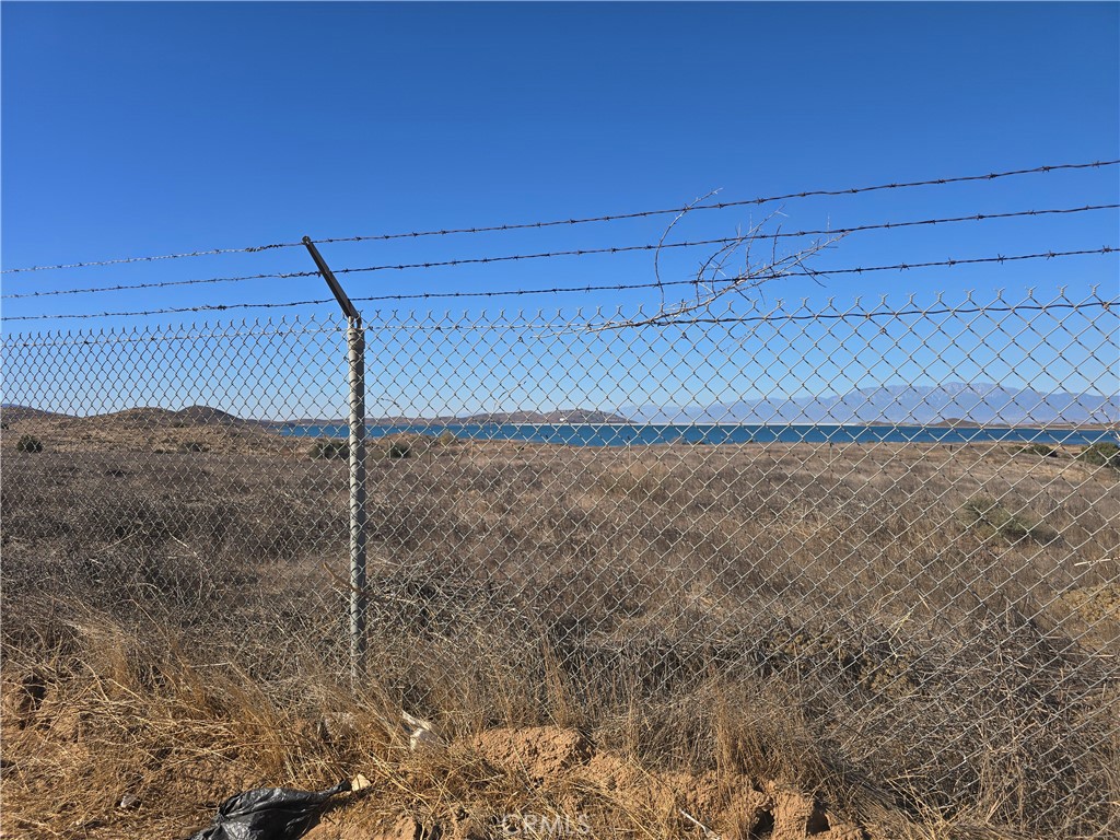 28706002 Multiview Perris, CA 92570 - Photo 4 of 9 a view of a dry room