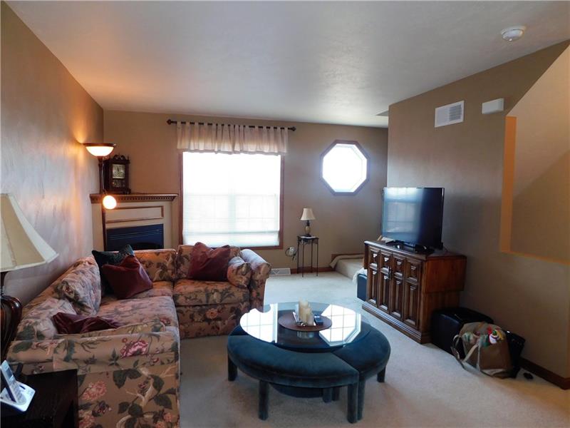 560 Reed Court Jeannette, PA 15644 - Photo 3 of 17