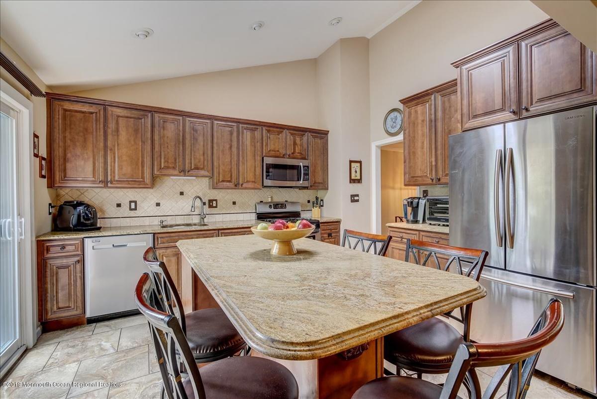 4 Sandybrook Road Manalapan, NJ 07726 - Photo 12 of 41 11-Kitchen