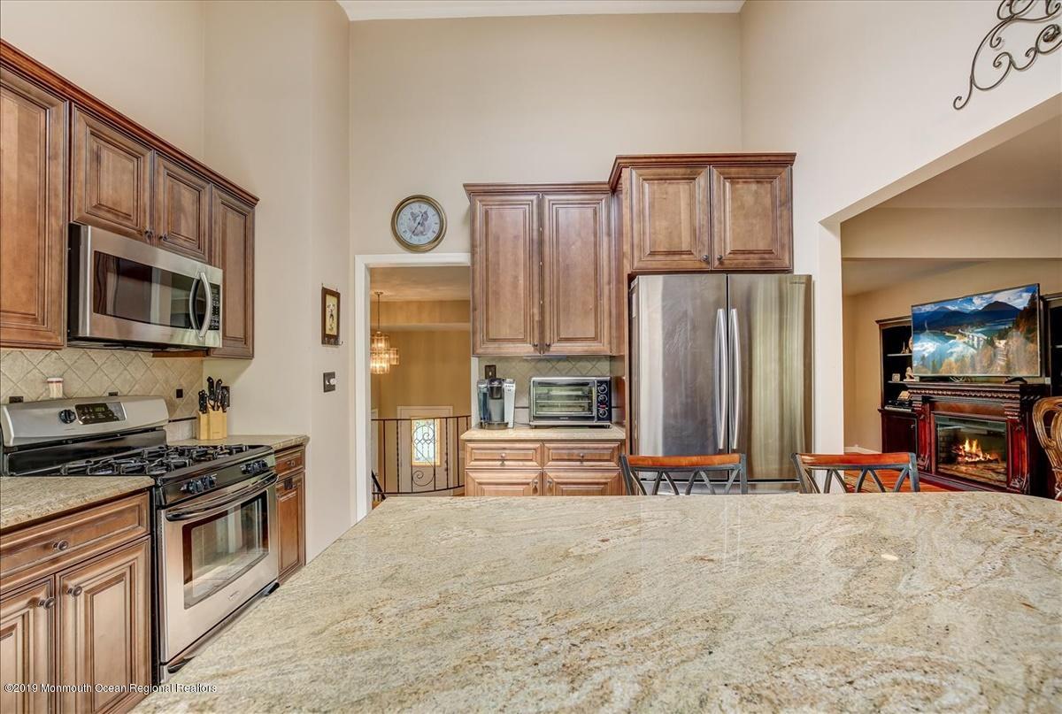 4 Sandybrook Road Manalapan, NJ 07726 - Photo 17 of 41 16-Kitchen