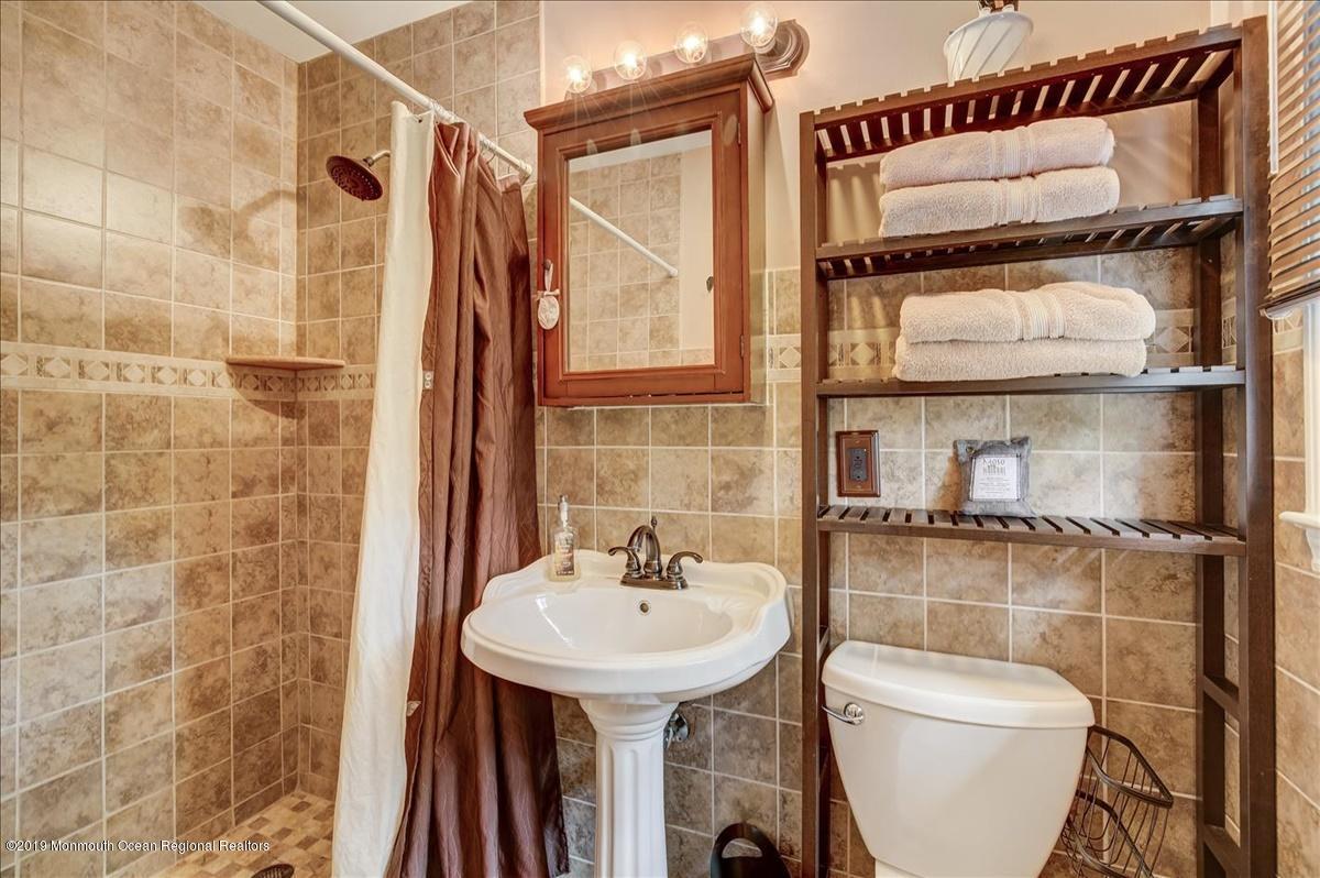 4 Sandybrook Road Manalapan, NJ 07726 - Photo 19 of 41 19-Bathroom