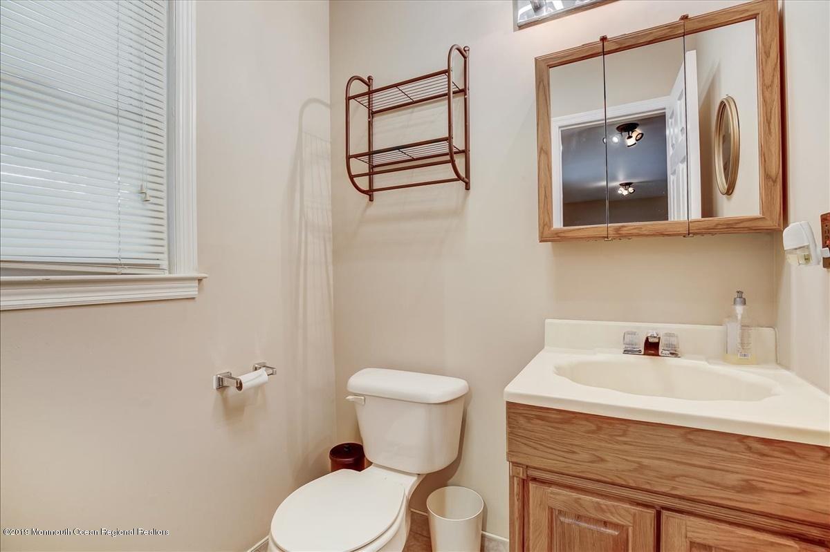 4 Sandybrook Road Manalapan, NJ 07726 - Photo 27 of 41 27-Bathroom