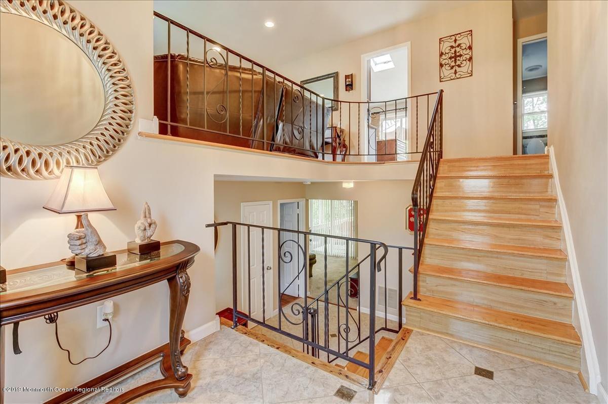 4 Sandybrook Road Manalapan, NJ 07726 - Photo 4 of 41 03-Foyer