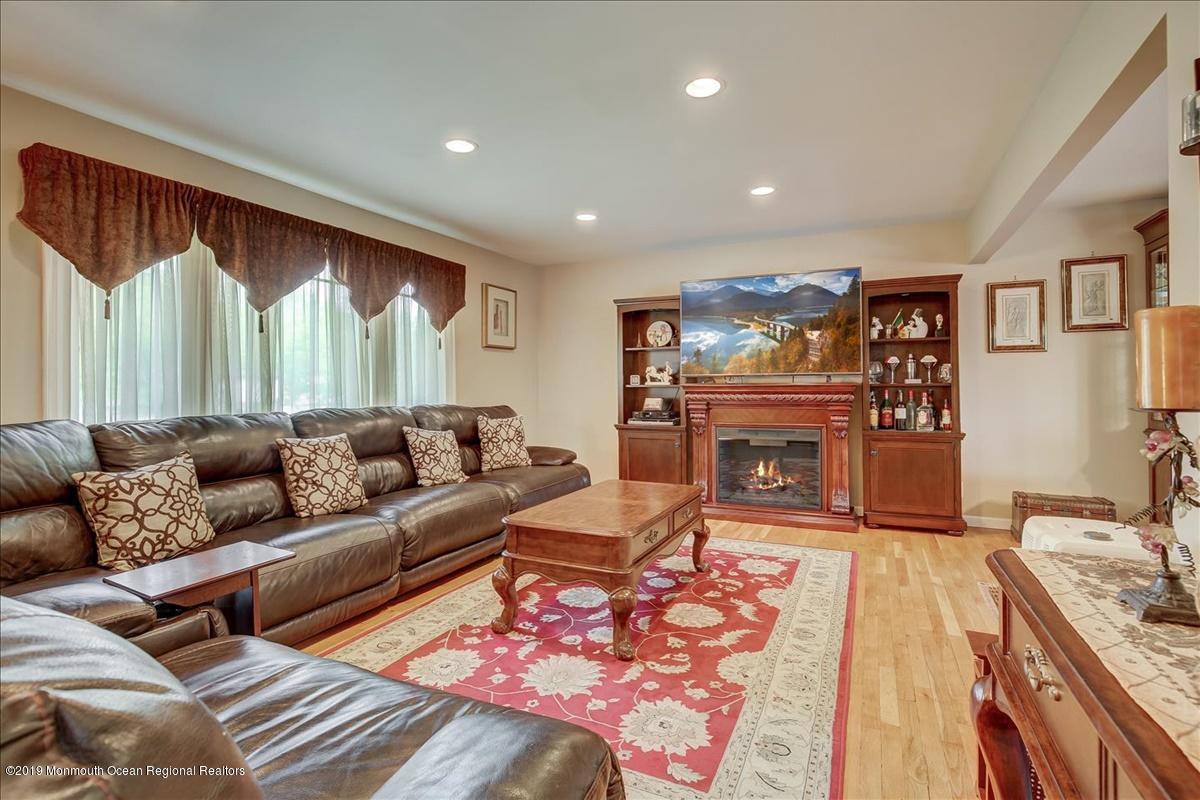 4 Sandybrook Road Manalapan, NJ 07726 - Photo 6 of 41 05-Family Room