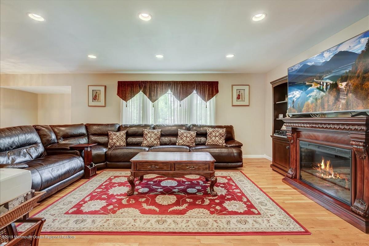 4 Sandybrook Road Manalapan, NJ 07726 - Photo 7 of 41 06-Family Room