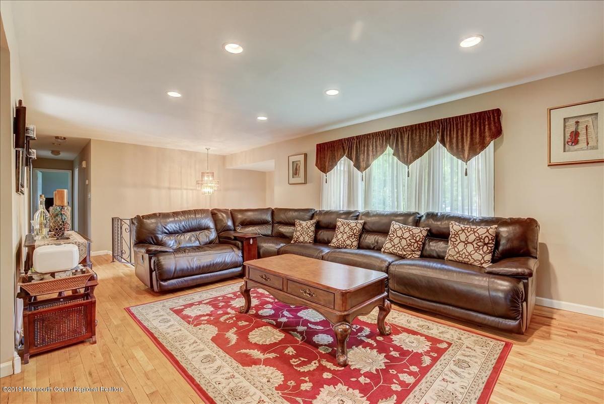 4 Sandybrook Road Manalapan, NJ 07726 - Photo 8 of 41 07-Family Room