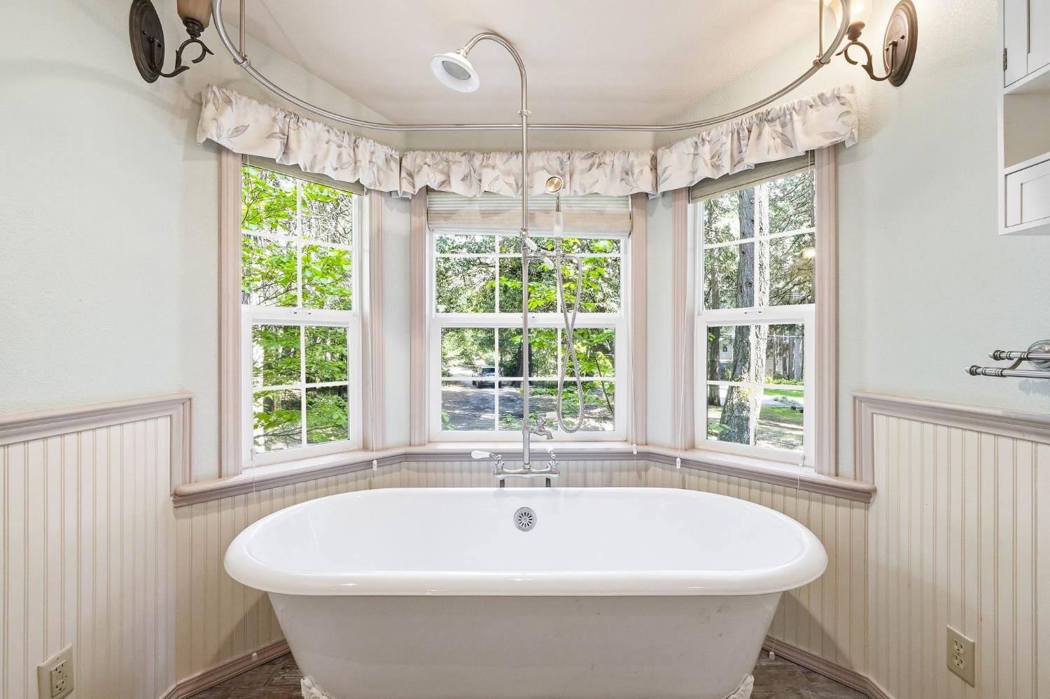 11448 Snowline Road Nevada City, CA 95959 - Photo 25 of 54 Upstairs Bathroom