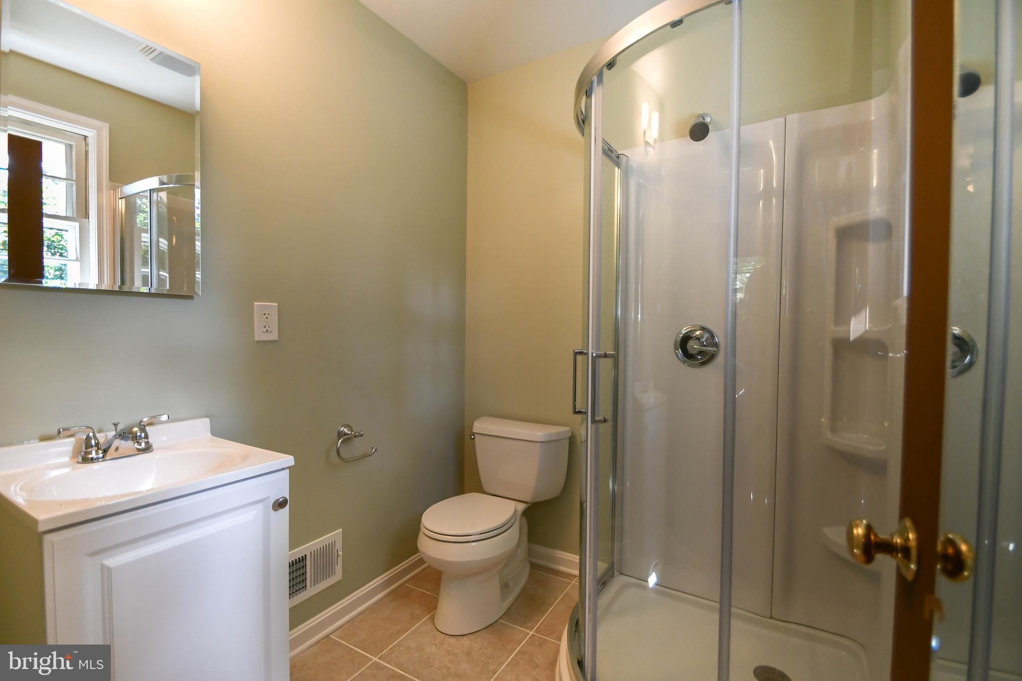 13 Edgeclift Road Towson, MD 21286 - Photo 16 of 34 Remodeled Master Bath