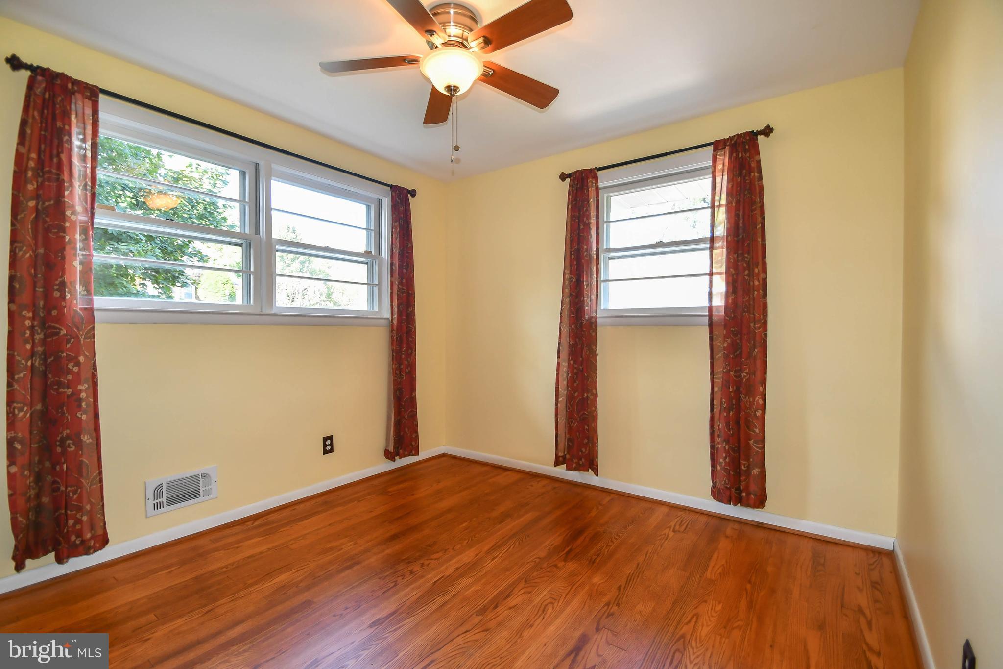13 Edgeclift Road Towson, MD 21286 - Photo 17 of 34 Bedroom 2 with Ceiling Fan