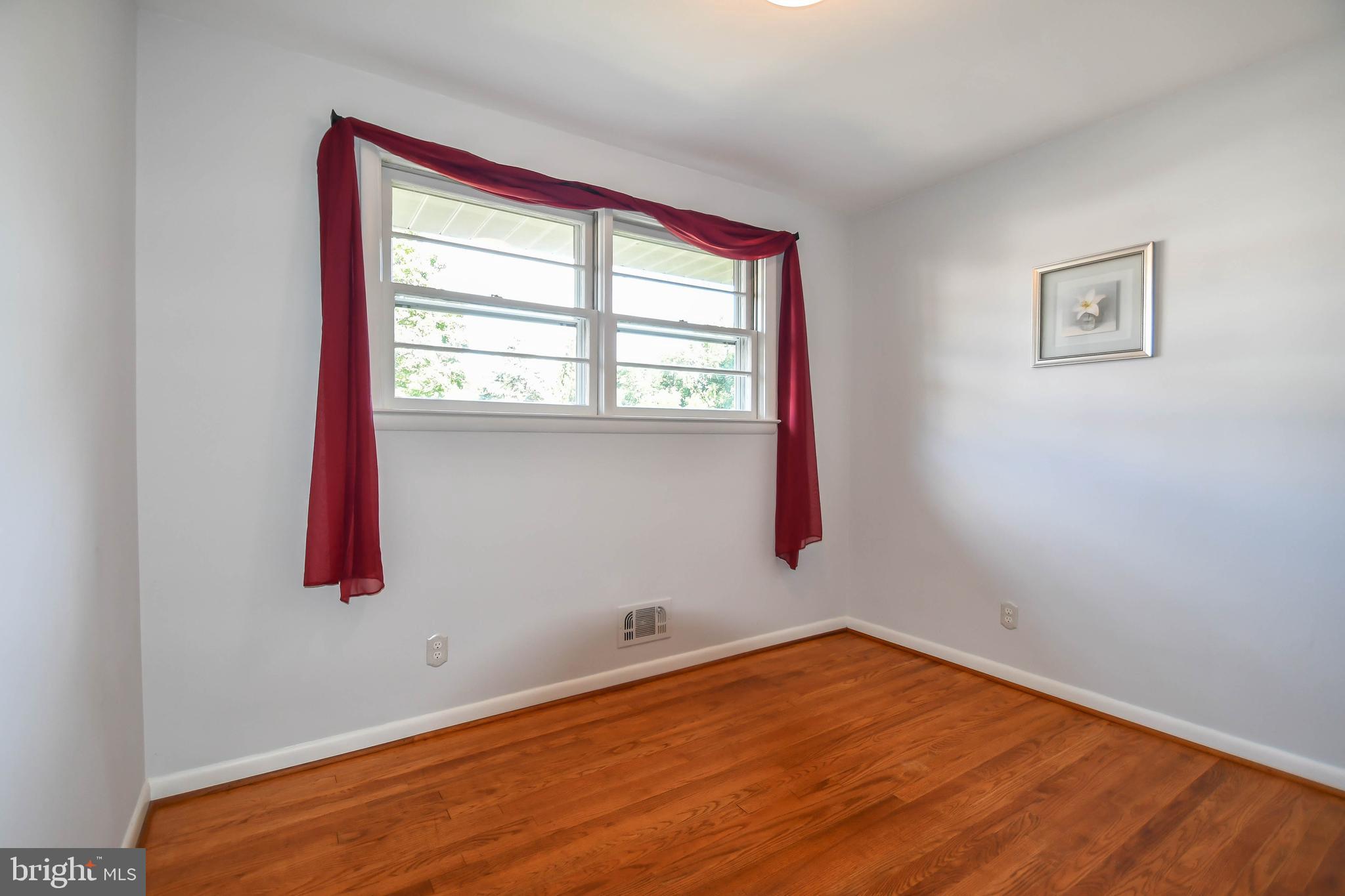 13 Edgeclift Road Towson, MD 21286 - Photo 19 of 34 Bedroom 3 with Hardwood Flooring
