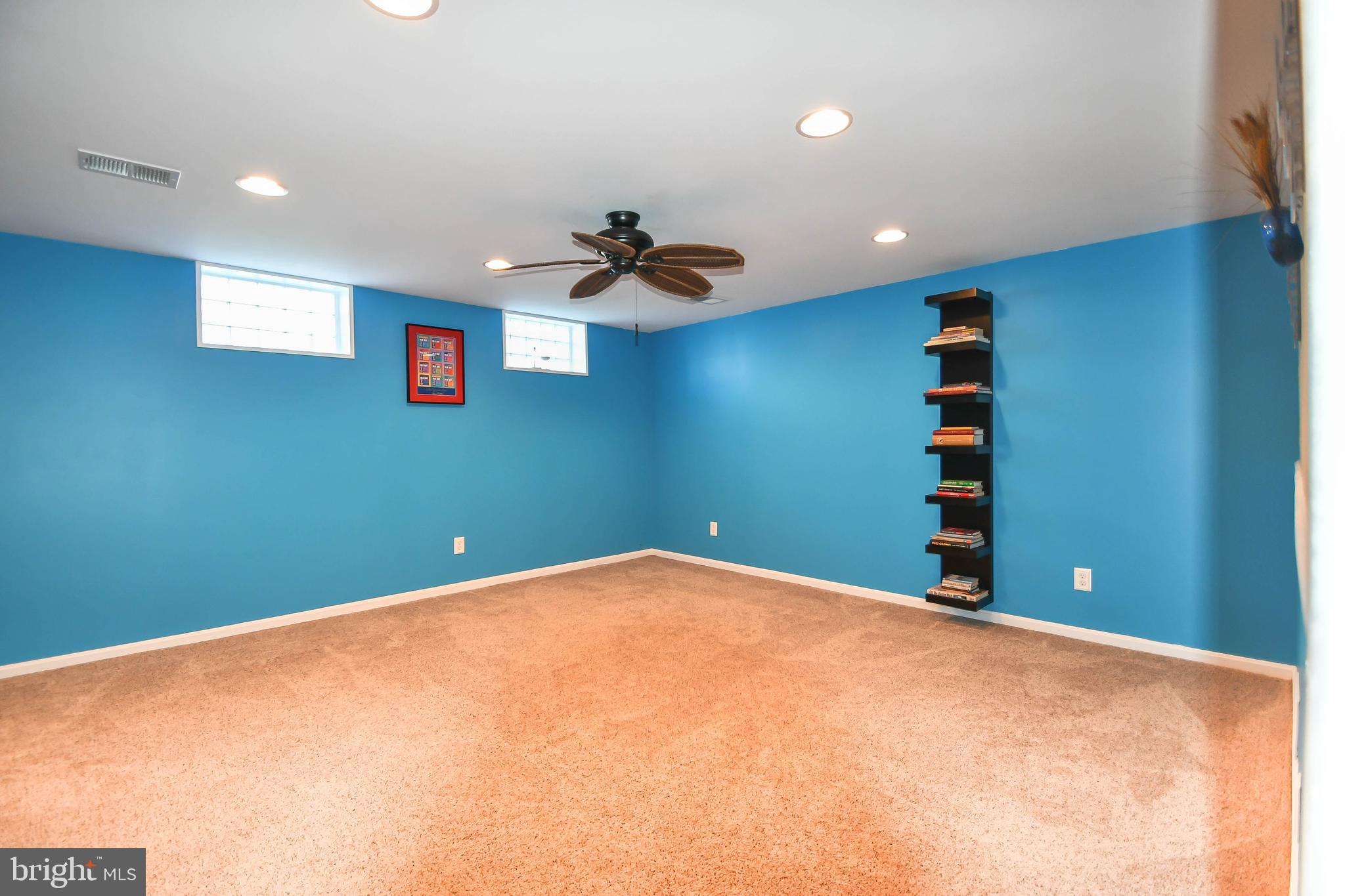 13 Edgeclift Road Towson, MD 21286 - Photo 23 of 34 Family Room with Ceiling Fan