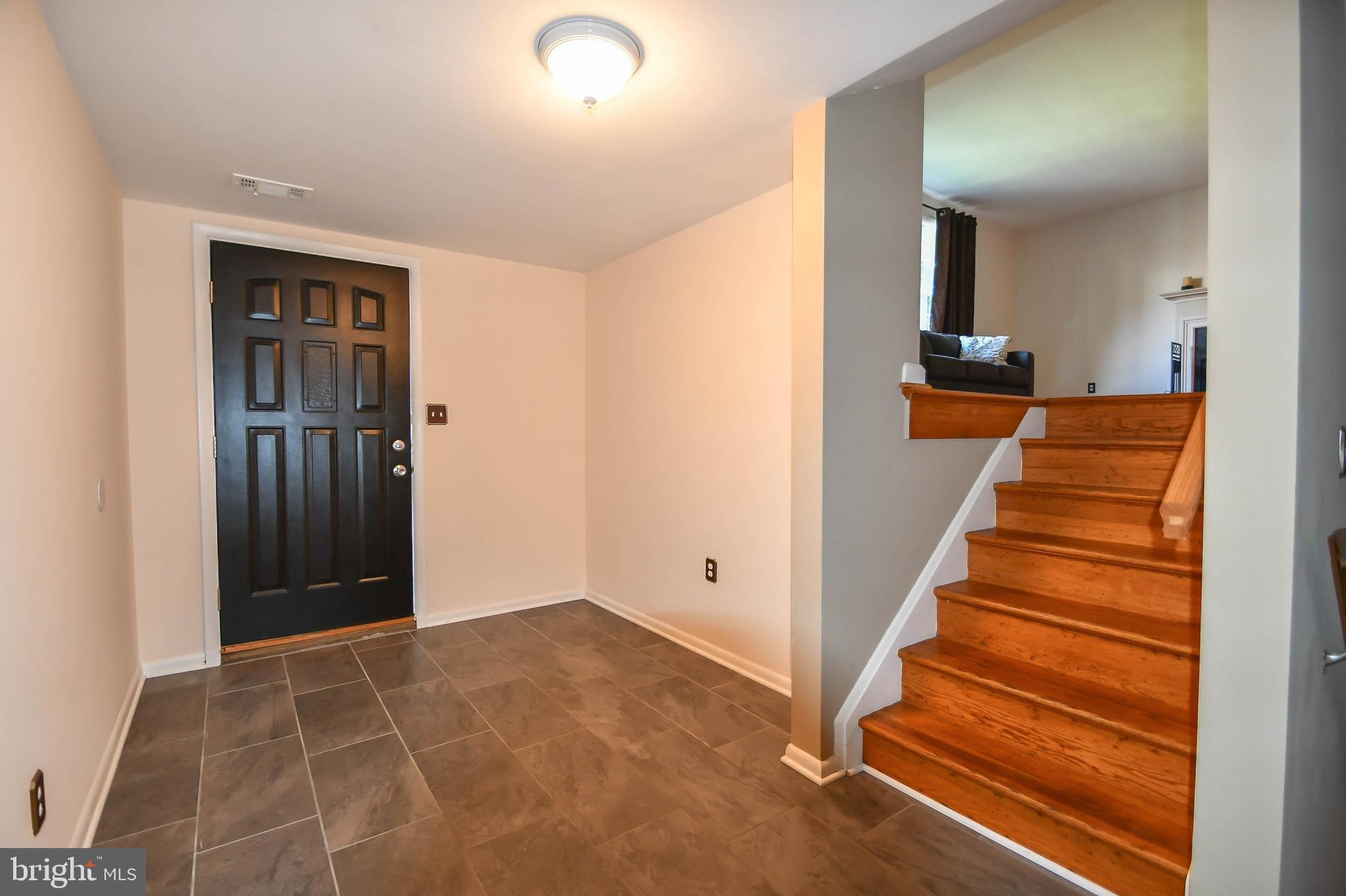 13 Edgeclift Road Towson, MD 21286 - Photo 26 of 34 Foyer to Main Level