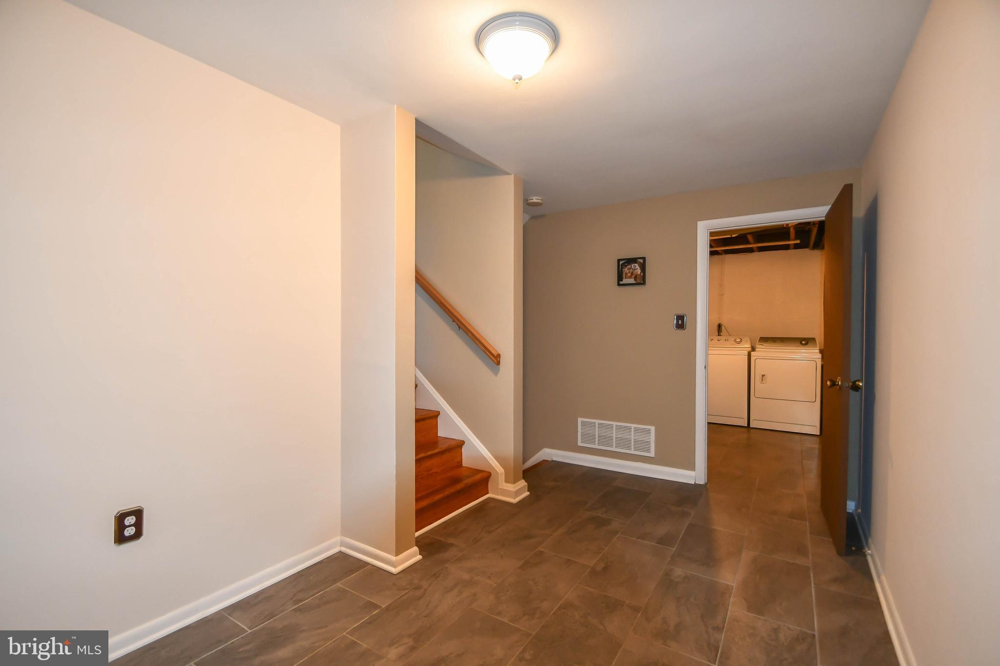 13 Edgeclift Road Towson, MD 21286 - Photo 27 of 34 Foyer to Laundry Room