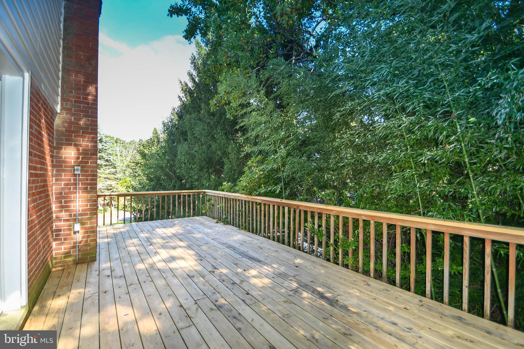 13 Edgeclift Road Towson, MD 21286 - Photo 30 of 34 New Wood Deck