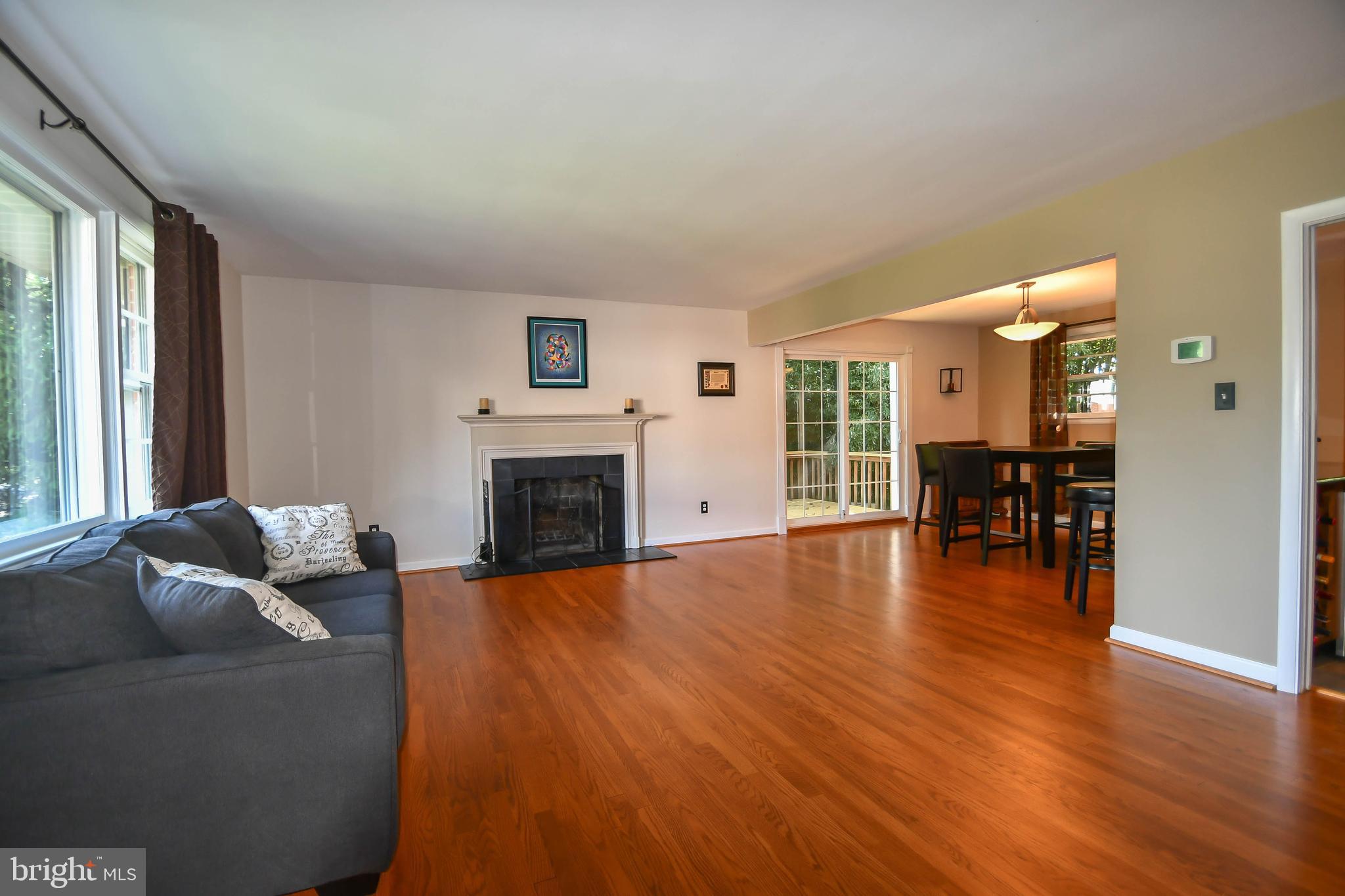 13 Edgeclift Road Towson, MD 21286 - Photo 9 of 34 Living Room with Hardwood Flooring