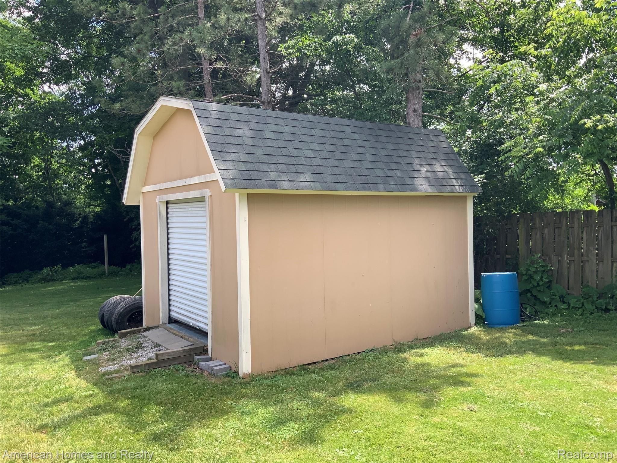 2045 Hasler Lake Road Lapeer, MI 48446 - Photo 34 of 35 EC5A8BA6-3F0D-438D-929C-60B36731D8A8.jpeg