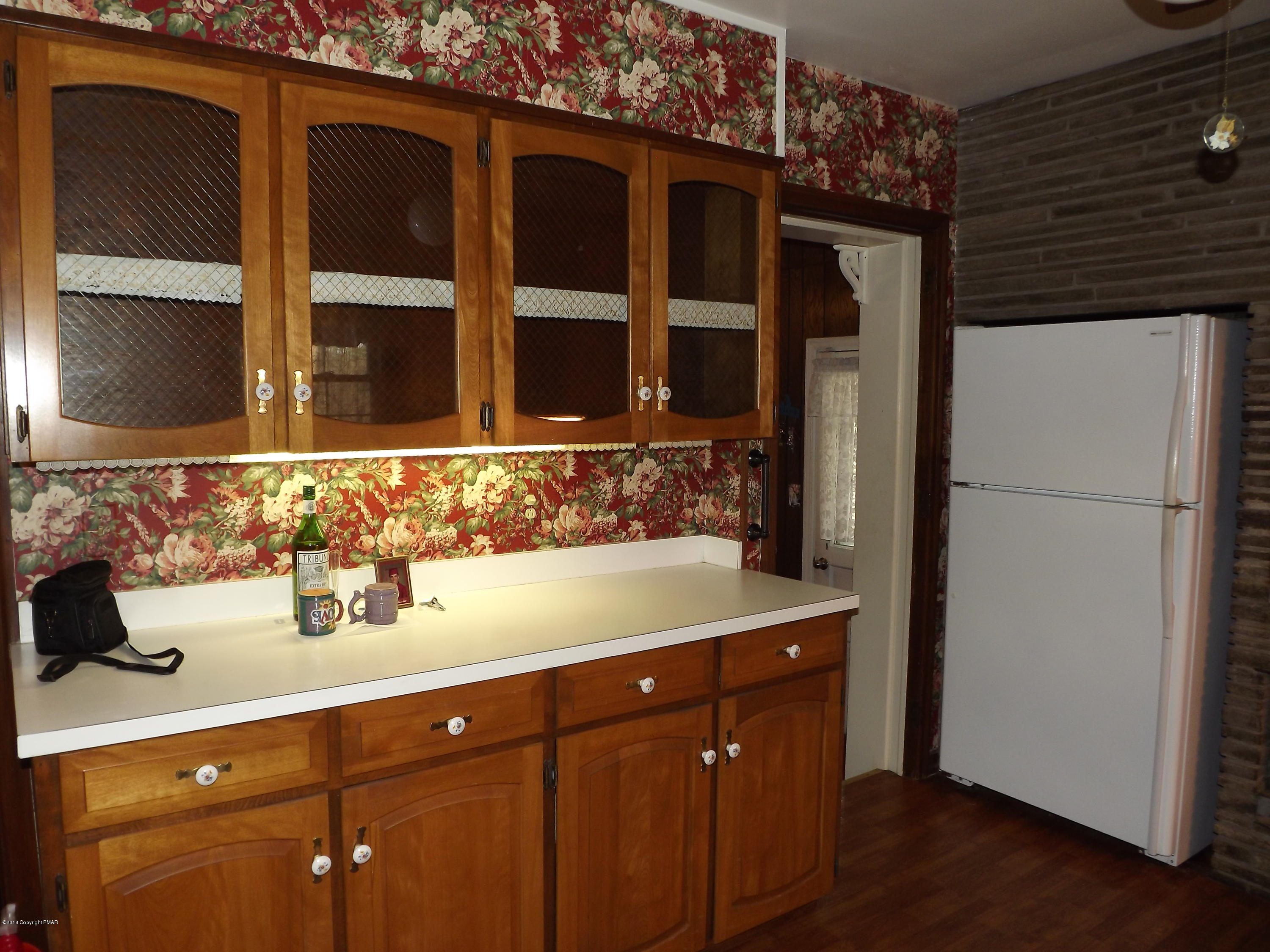5610 Glenbrook Road Stroudsburg, PA 18360 - Photo 16 of 26 Maple Cabinets